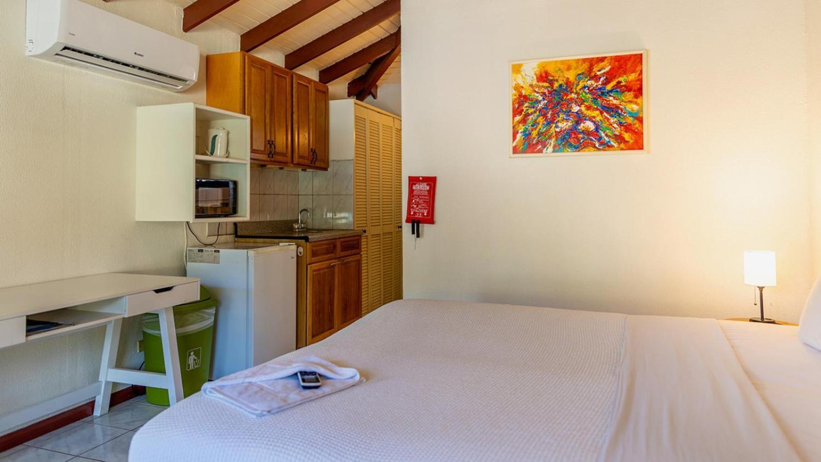 Talk Of The Town Inn & Suites - St Eustatius Oranjestad  Buitenkant foto